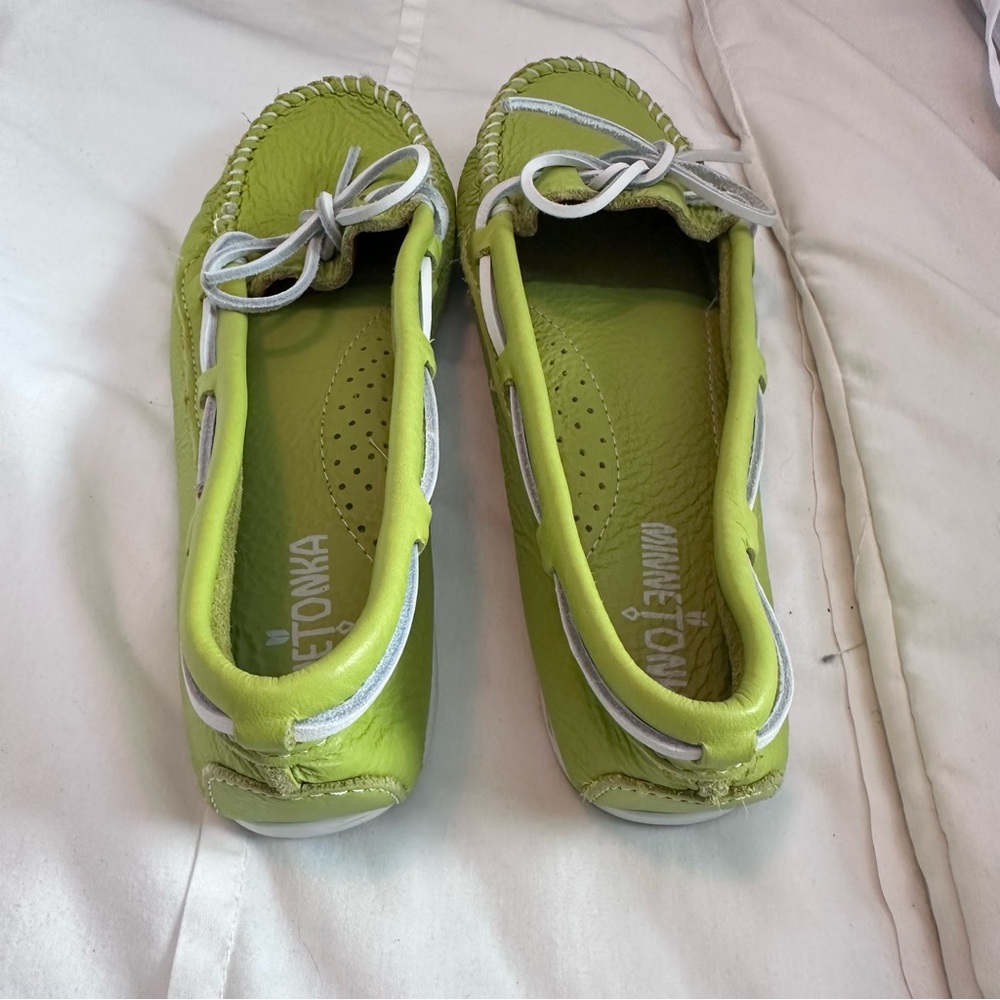 Minnetonka Lime Green Leather Moccasins Size 8 NWOT - Picture 3 of 6